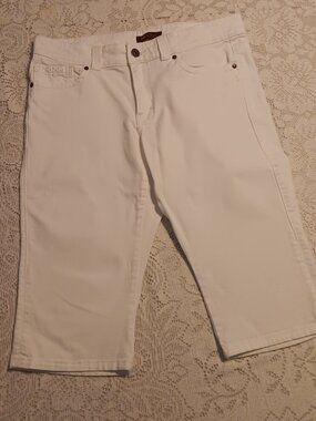 Lee True Fit White Floral Embroidered Capri Jeans